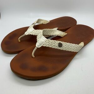 Roxy Braided Flip Flop Sandals.                                (CM)